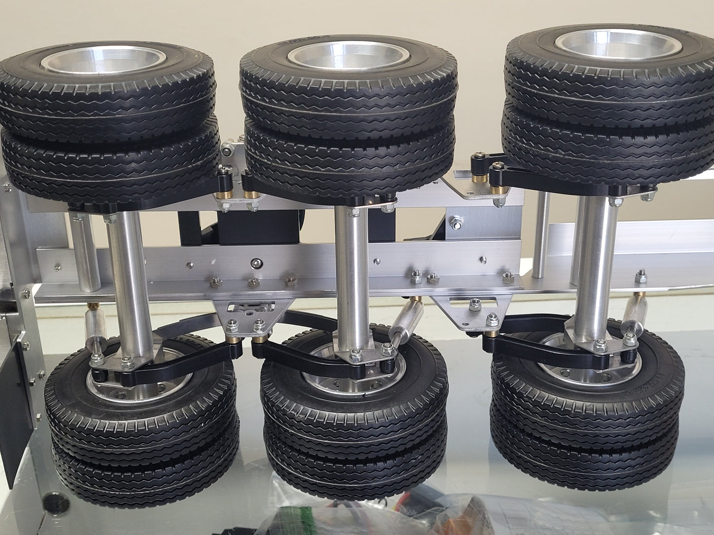 Aluminum Toy R/C 3-Axle Dolly Carrier Trailer Tractor 5th wheel Coupler for Tamiya 1/14 King Hauler Grand Hauler Knight Hauler Globeliner Scania Actros Volvo Semi Truck