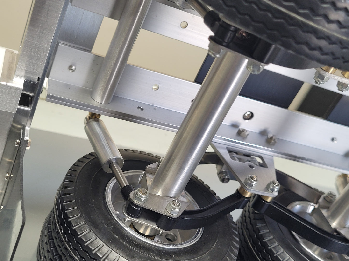 Aluminum Toy R/C 3-Axle Dolly Carrier Trailer Tractor 5th wheel Coupler for Tamiya 1/14 King Hauler Grand Hauler Knight Hauler Globeliner Scania Actros Volvo Semi Truck