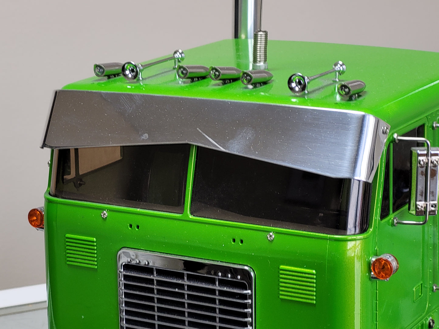 Aluminum Bowtie Style Sun Visor Block Mount Plate for Tamiya R/C 1/14 GlobeLiner Semi Truck