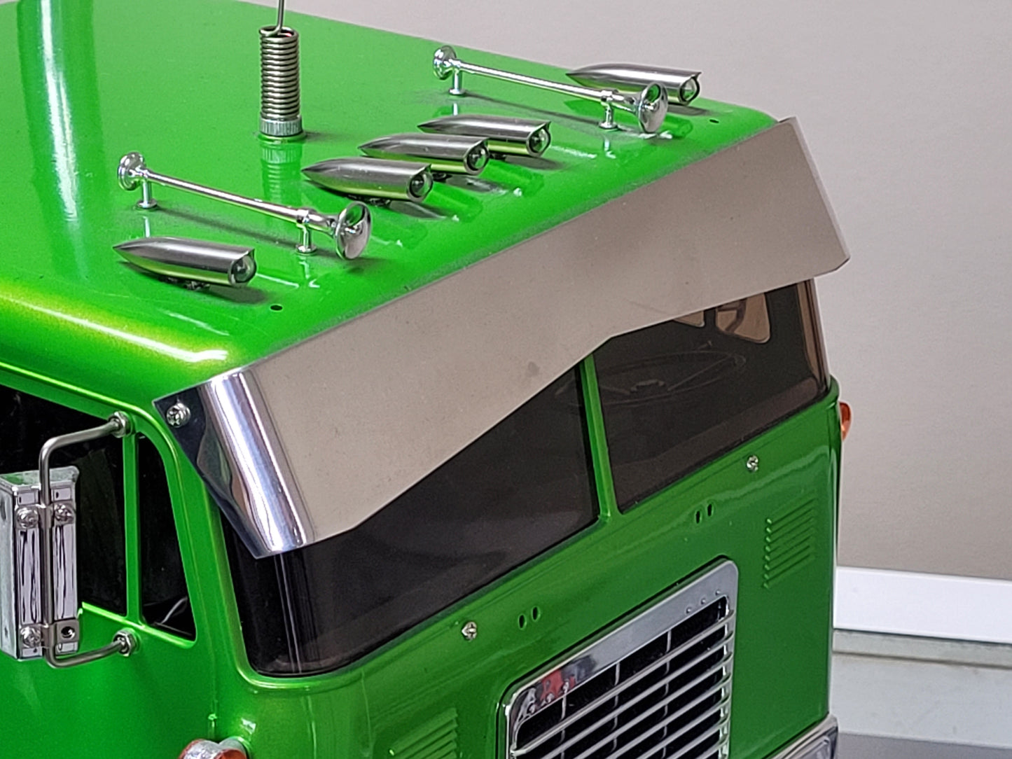 Aluminum Bowtie Style Sun Visor Block Mount Plate for Tamiya R/C 1/14 GlobeLiner Semi Truck