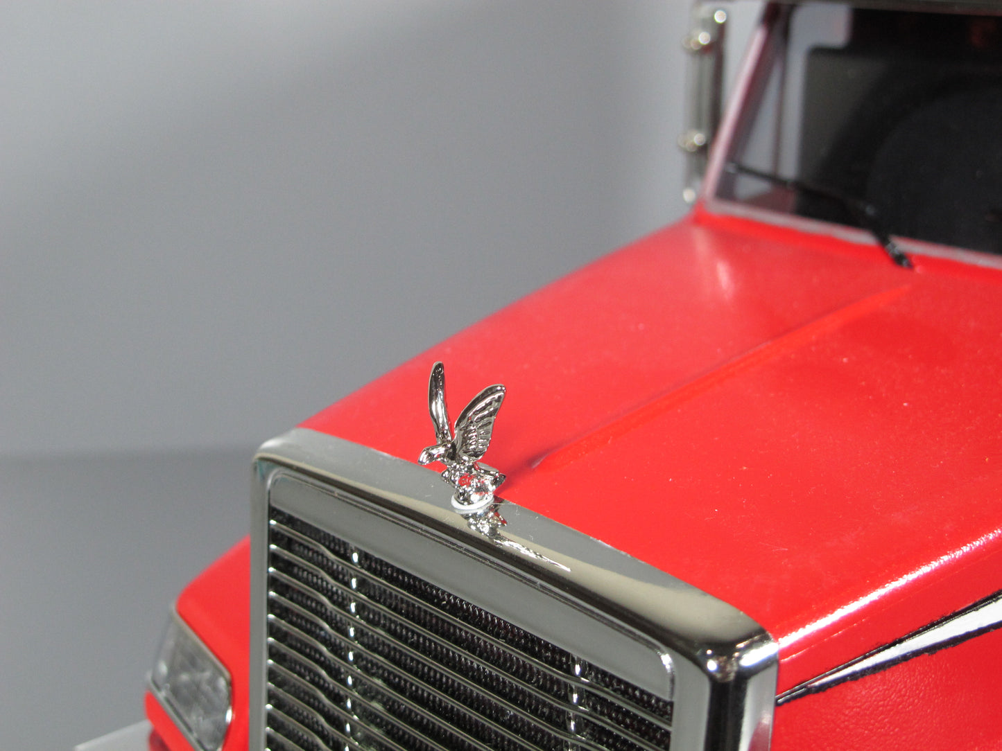 Front Hood 2.4cm Grill Ornament Emblem Eagle Tamiya Toy R/C 1/14 King Hauler Grand Knight Hauler Cascadia Aeromax Semi Truck