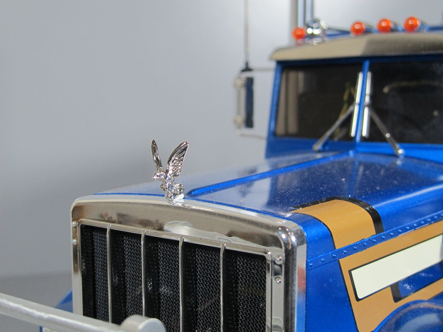 Front Hood 2.4cm Grill Ornament Emblem Eagle Tamiya Toy R/C 1/14 King Hauler Grand Knight Hauler Cascadia Aeromax Semi Truck