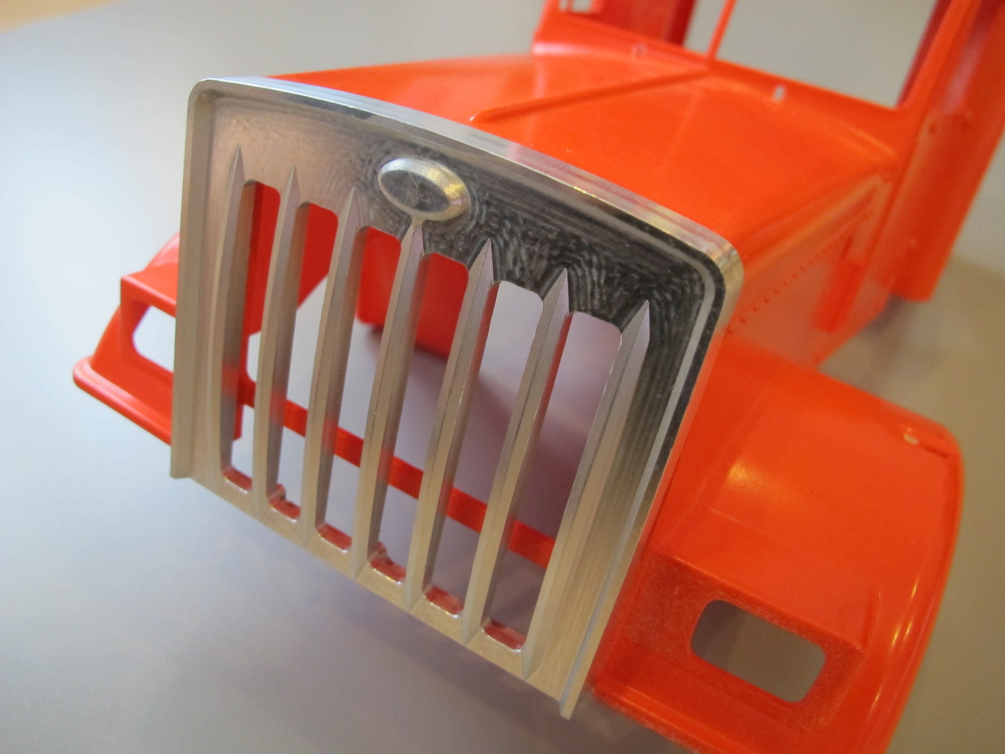 Aluminum Front Hood Grill Cover Guard Plate for Tamiya R/C Toy 1/14 Semi King Hauler Grand Hauler Semi Truck