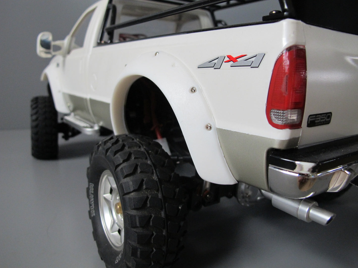 White Front & Rear Rubber Fender Flares Guard Add-On Set for Tamiya R/C Toy 1/10 Ford F-350 F350 High Lift Juggernaut Truck