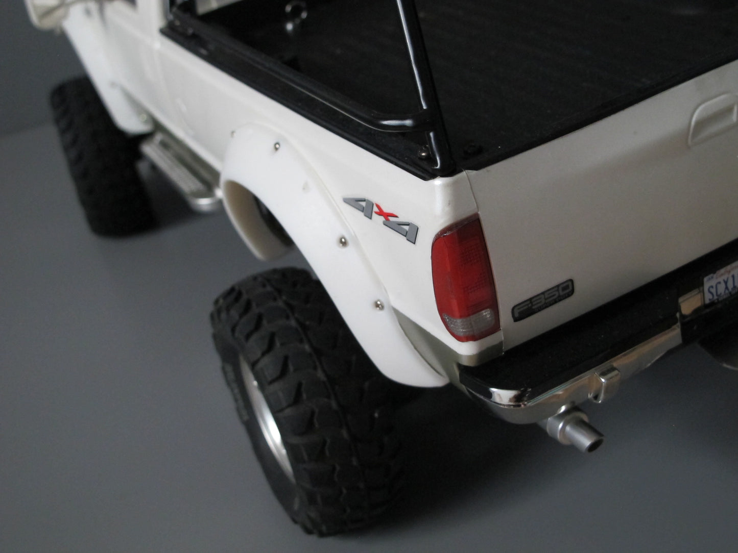 White Front & Rear Rubber Fender Flares Guard Add-On Set for Tamiya R/C Toy 1/10 Ford F-350 F350 High Lift Juggernaut Truck