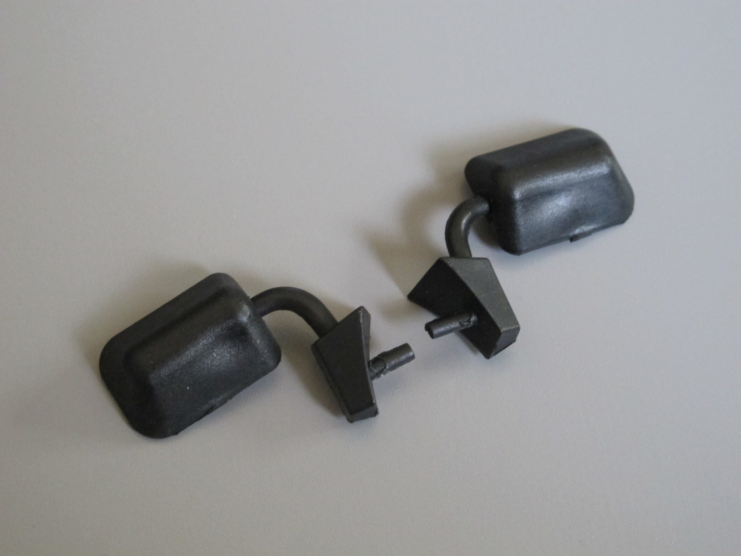 Pair Black Rubber L/R Side Window Mirror for Tamiya R/C Toy 1/10 Toyota Pick Up Bruiser Hilux Mountaineer RC4WD