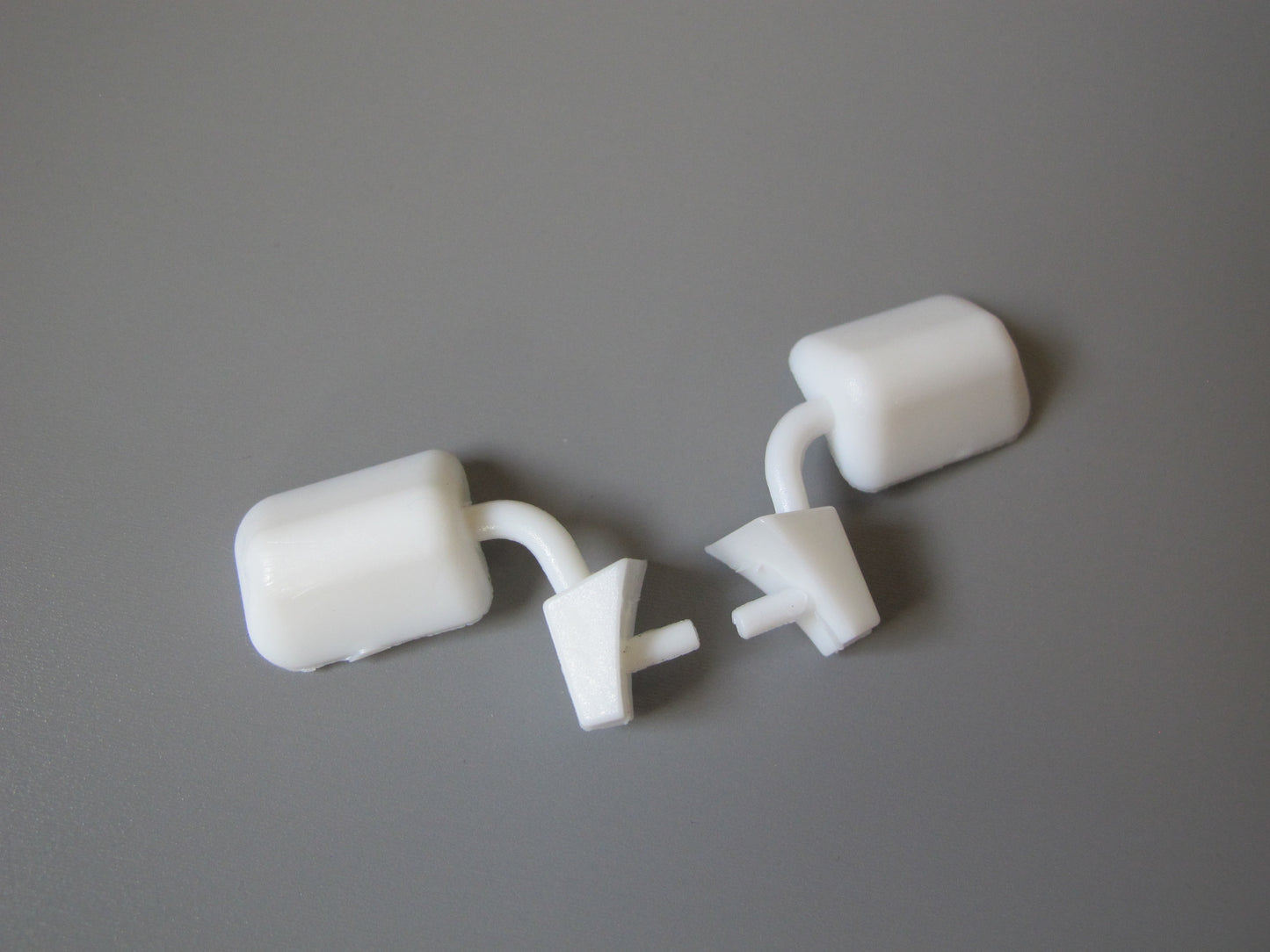 Pair White Rubber L/R Side Window Mirror for Tamiya R/C Toy 1/10 Toyota Hilux Bruiser Trailfinder RC4WD