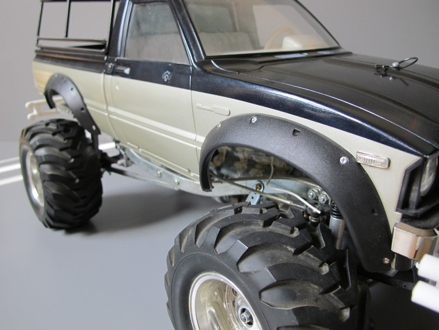 Black Rubber Side Fender Flares Set for Tamiya R/C Toy 1/10 Toyota Bruiser Hilux Mountaineer Trailfinder Truck