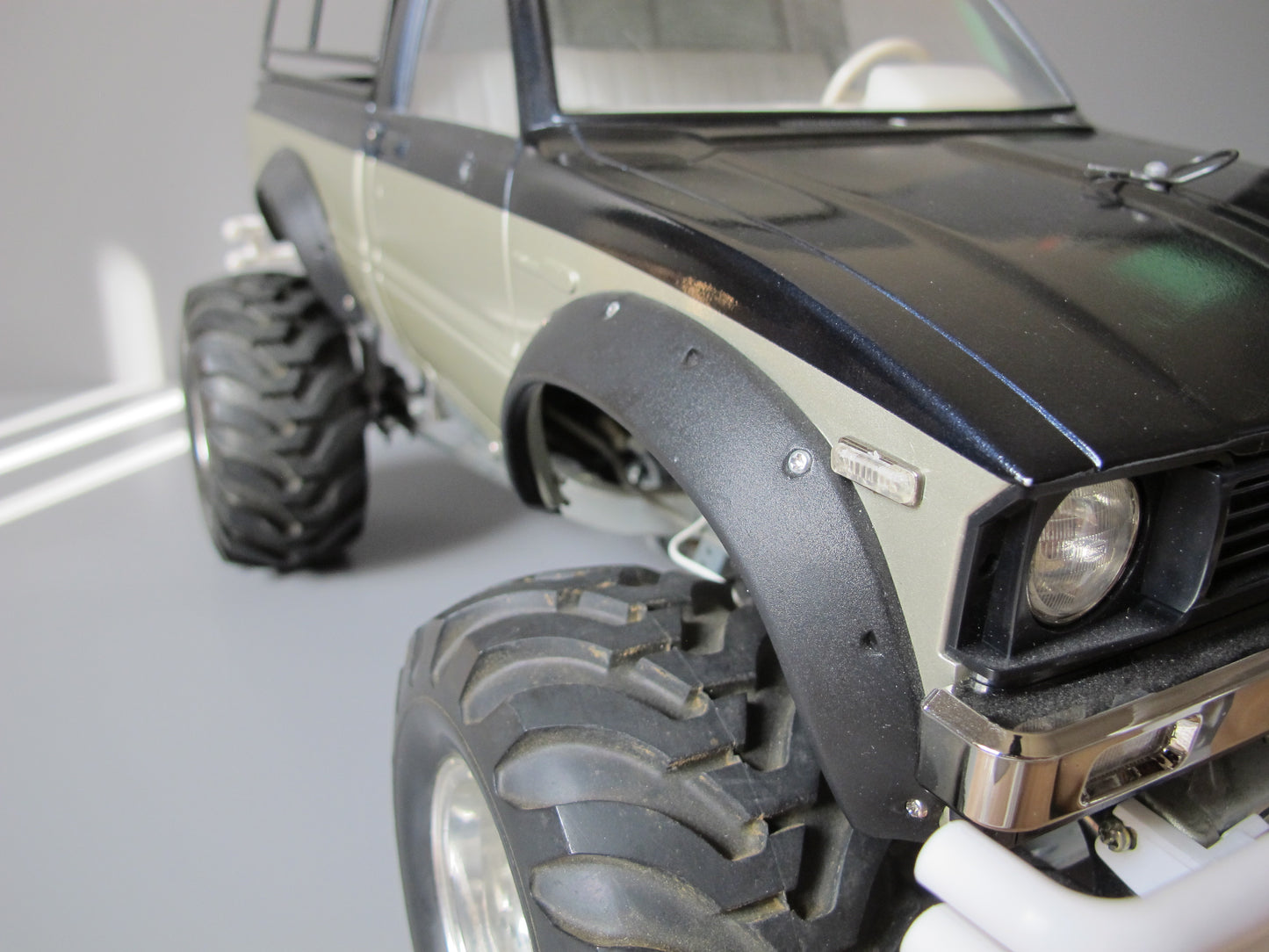 Black Rubber Side Fender Flares Set for Tamiya R/C Toy 1/10 Toyota Bruiser Hilux Mountaineer Trailfinder Truck