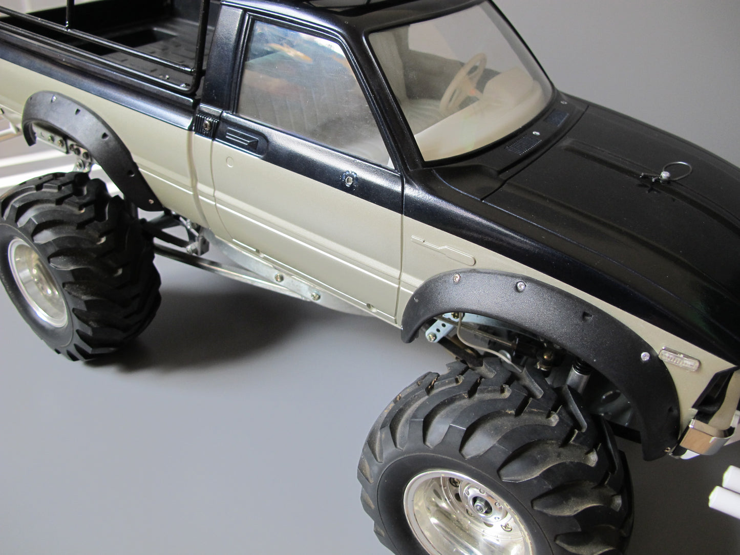 Black Rubber Side Fender Flares Set for Tamiya R/C Toy 1/10 Toyota Bruiser Hilux Mountaineer Trailfinder Truck