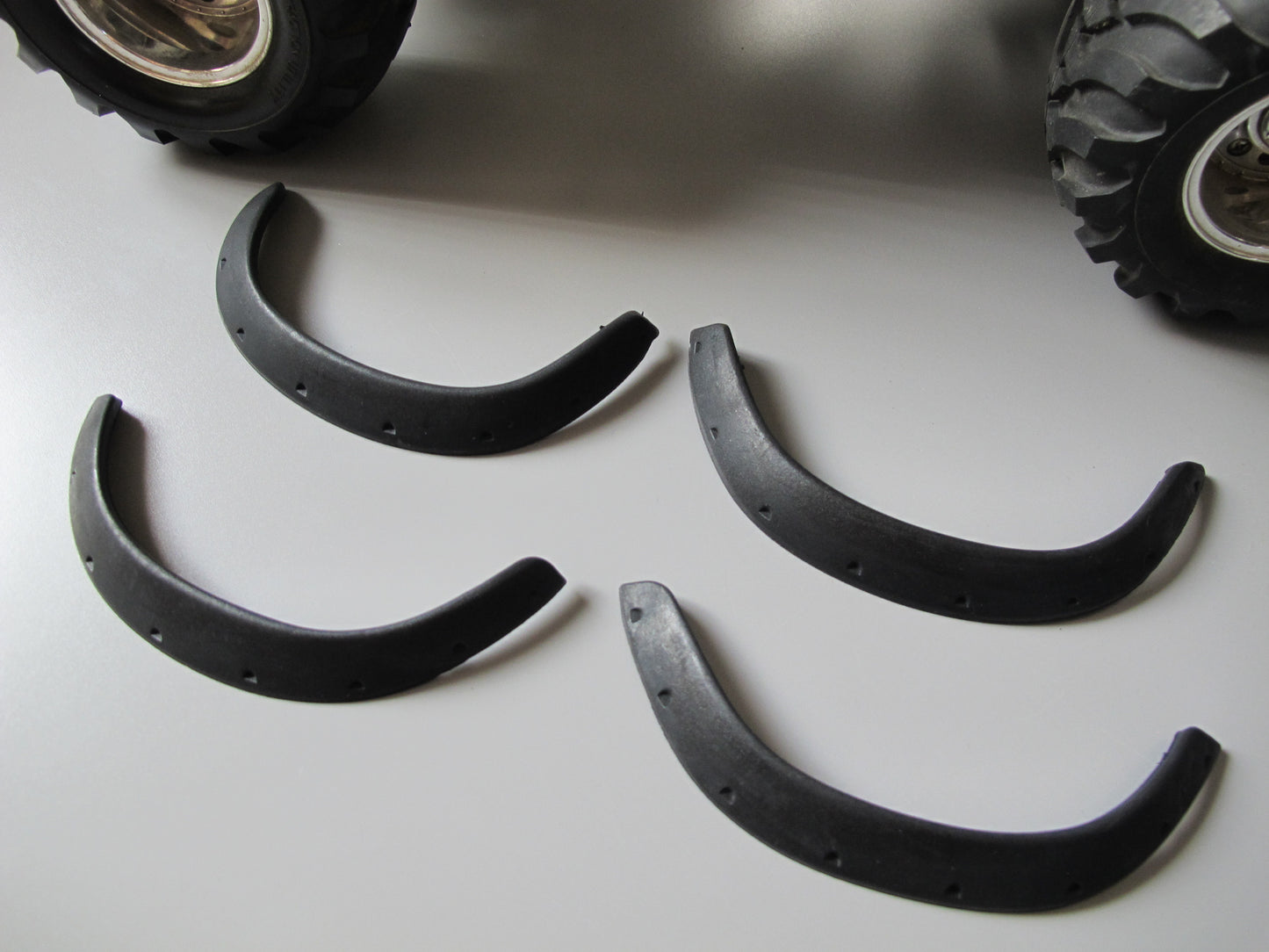 Black Rubber Side Fender Flares Set for Tamiya R/C Toy 1/10 Toyota Bruiser Hilux Mountaineer Trailfinder Truck