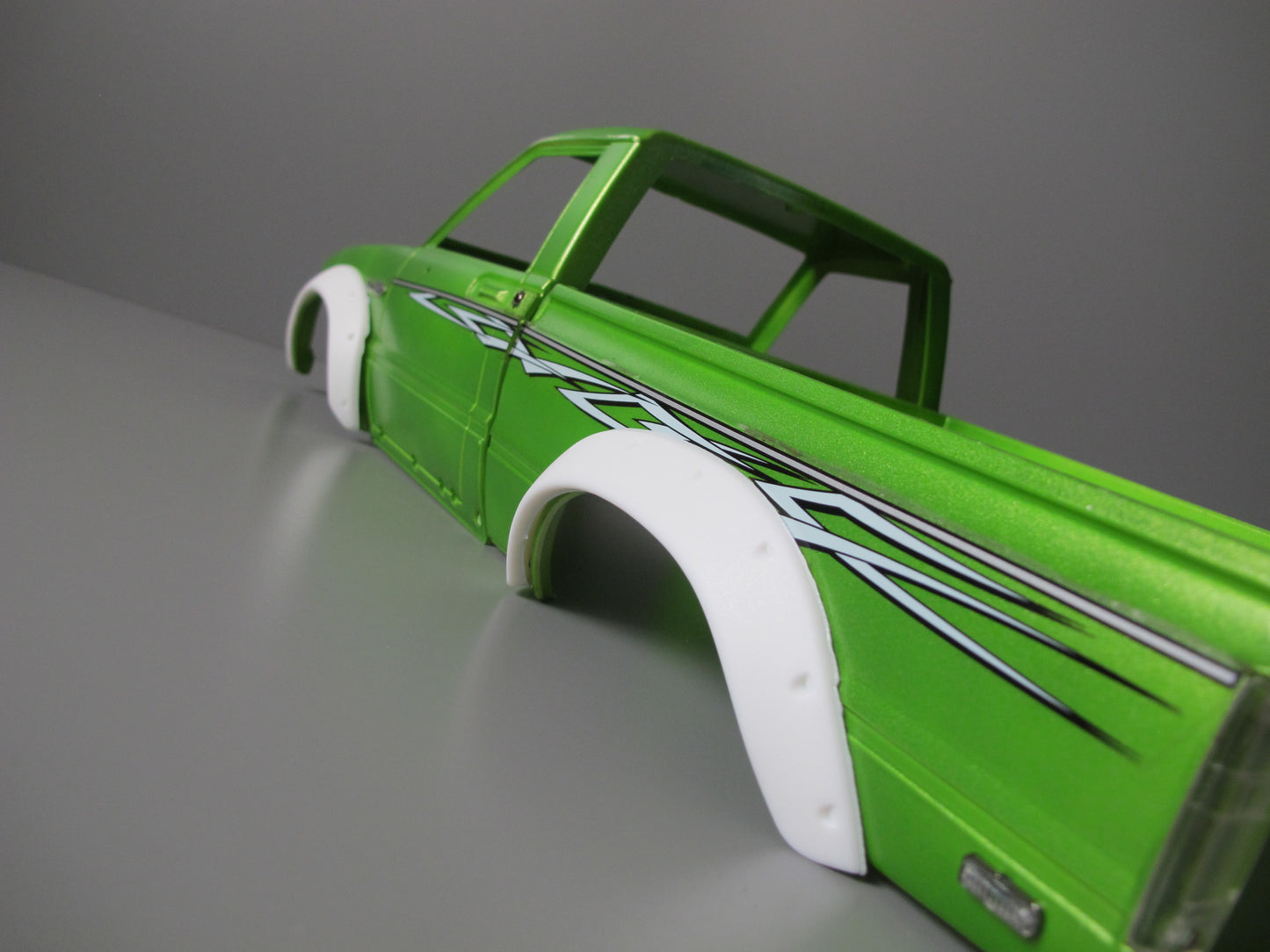 White Rubber Side Fender Flares Set for Tamiya R/C Toy 1/10 Toyota Bruiser Hilux Mountaineer Trailfinder Truck