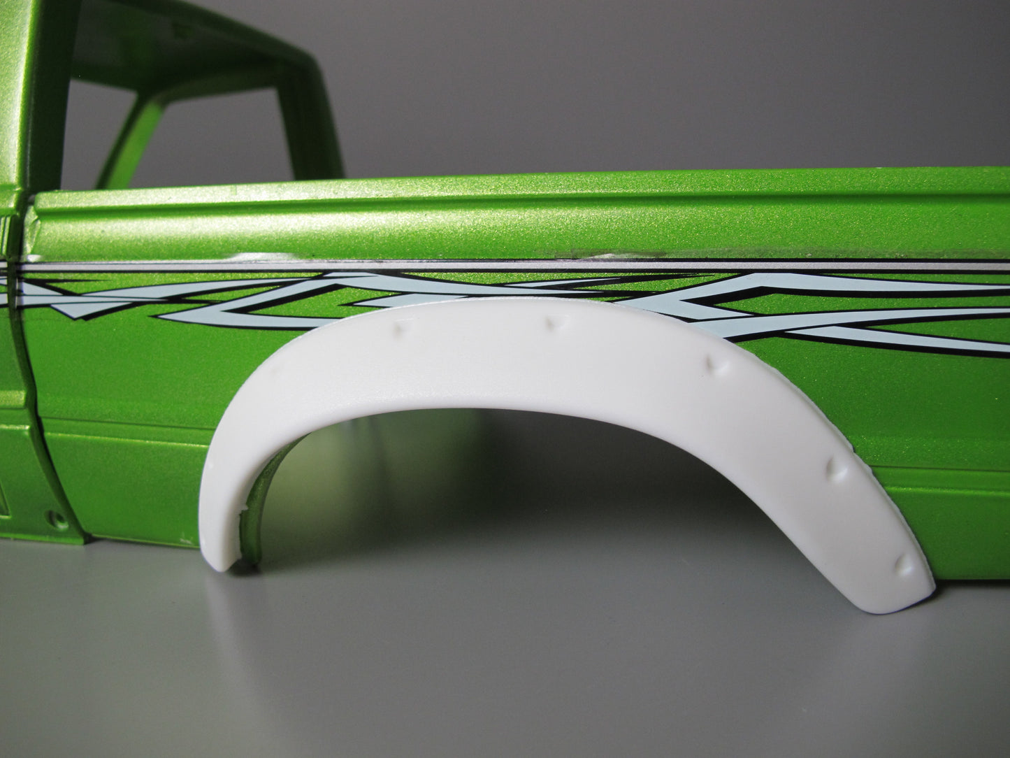 White Rubber Side Fender Flares Set for Tamiya R/C Toy 1/10 Toyota Bruiser Hilux Mountaineer Trailfinder Truck