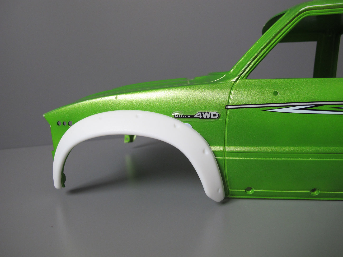 White Rubber Side Fender Flares Set for Tamiya R/C Toy 1/10 Toyota Bruiser Hilux Mountaineer Trailfinder Truck