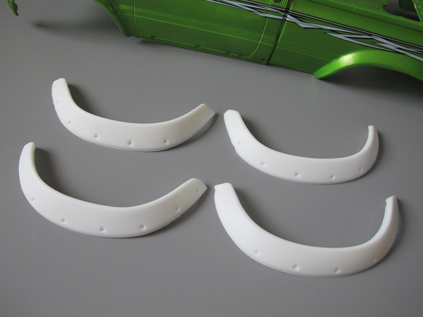 White Rubber Side Fender Flares Set for Tamiya R/C Toy 1/10 Toyota Bruiser Hilux Mountaineer Trailfinder Truck