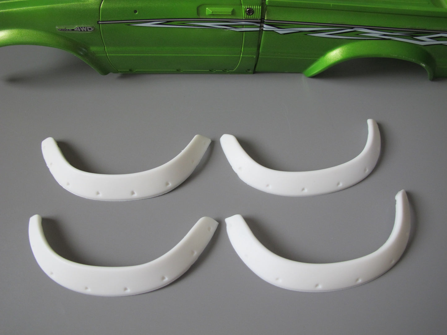 White Rubber Side Fender Flares Set for Tamiya R/C Toy 1/10 Toyota Bruiser Hilux Mountaineer Trailfinder Truck