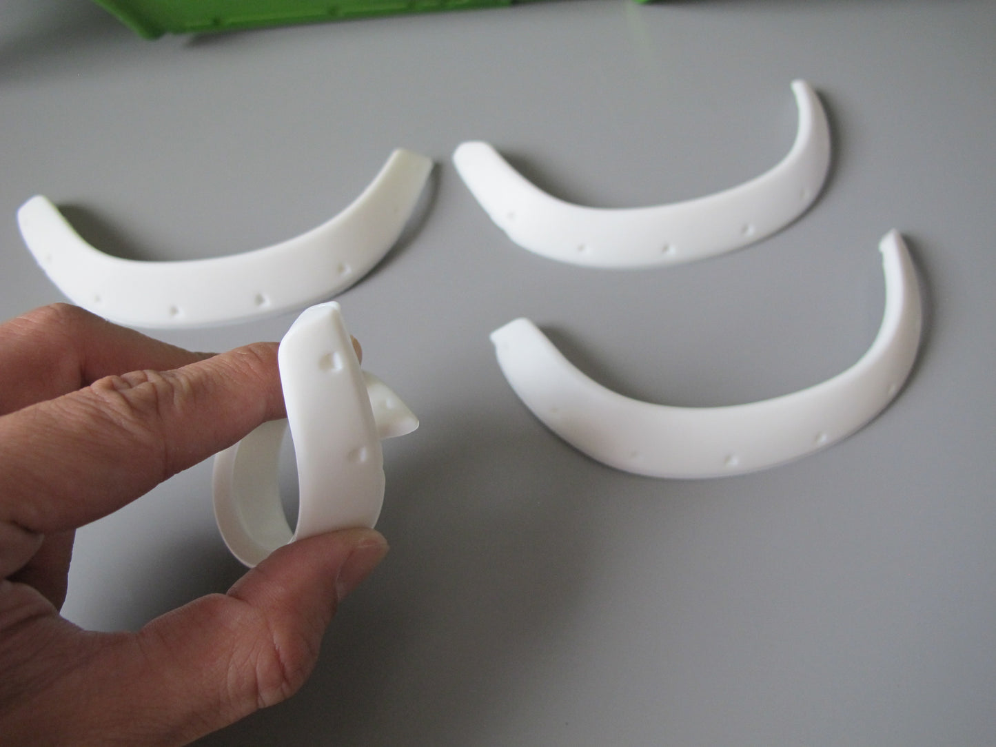 White Rubber Side Fender Flares Set for Tamiya R/C Toy 1/10 Toyota Bruiser Hilux Mountaineer Trailfinder Truck