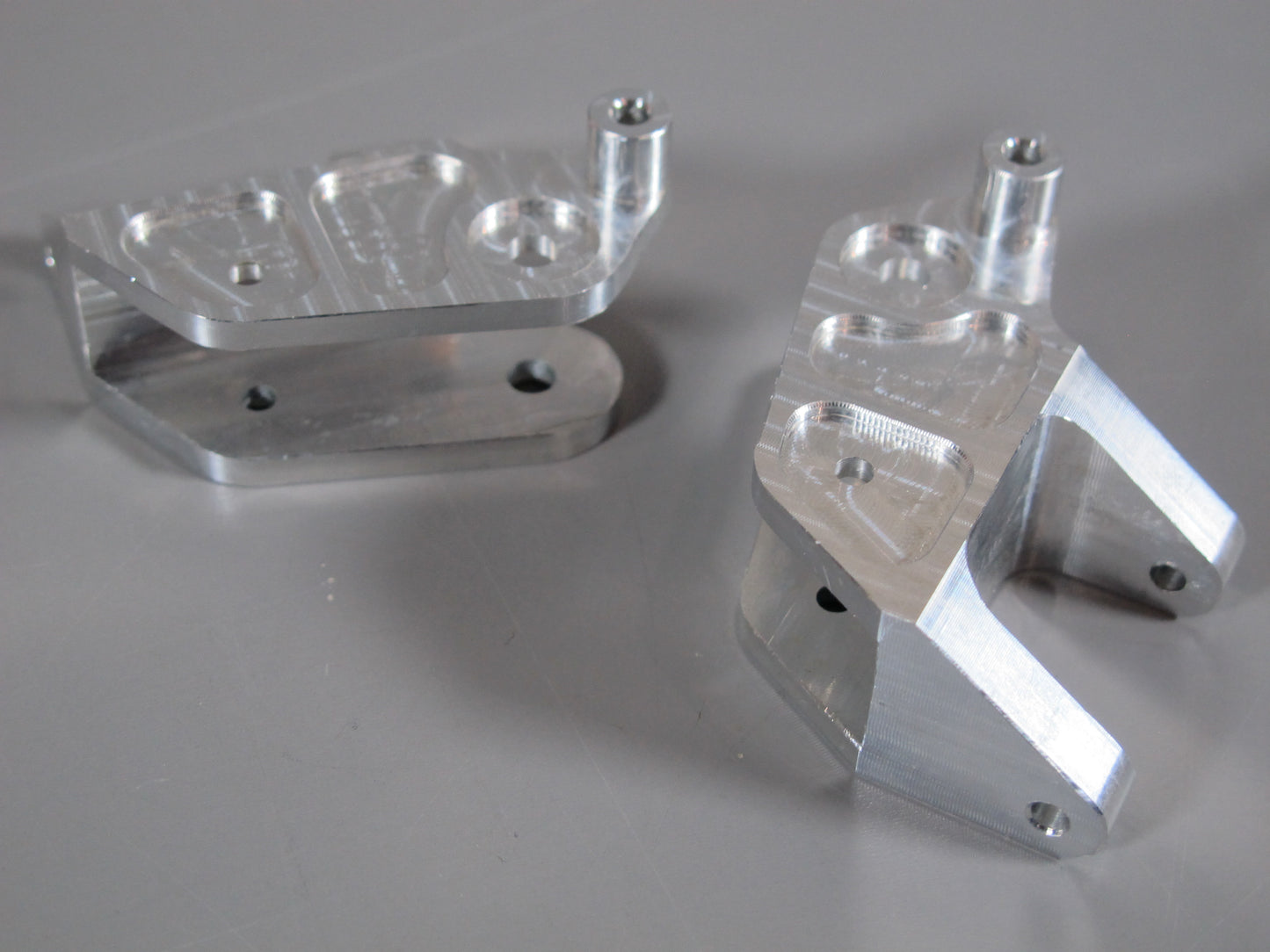 Pair Aluminum Front L/R Side Steering Knuckles for Tamiya R/C 1/10 Monster Beetle Blackfoot Mud Blaster