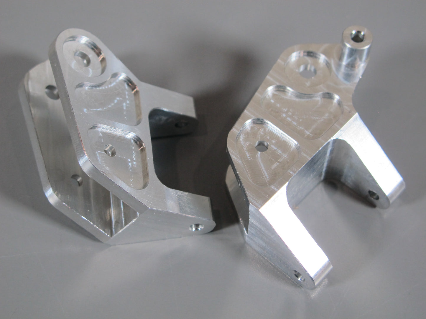 Pair Aluminum Front L/R Side Steering Knuckles for Tamiya R/C 1/10 Monster Beetle Blackfoot Mud Blaster