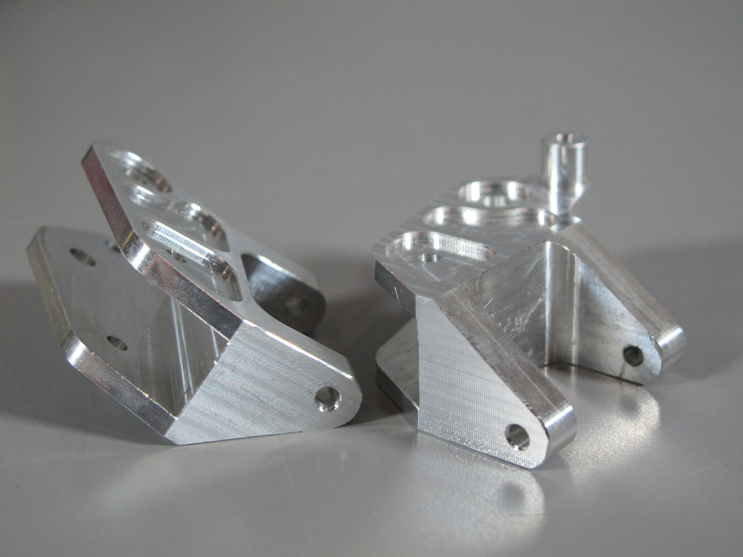Pair Aluminum Front L/R Side Steering Knuckles for Tamiya R/C 1/10 Monster Beetle Blackfoot Mud Blaster