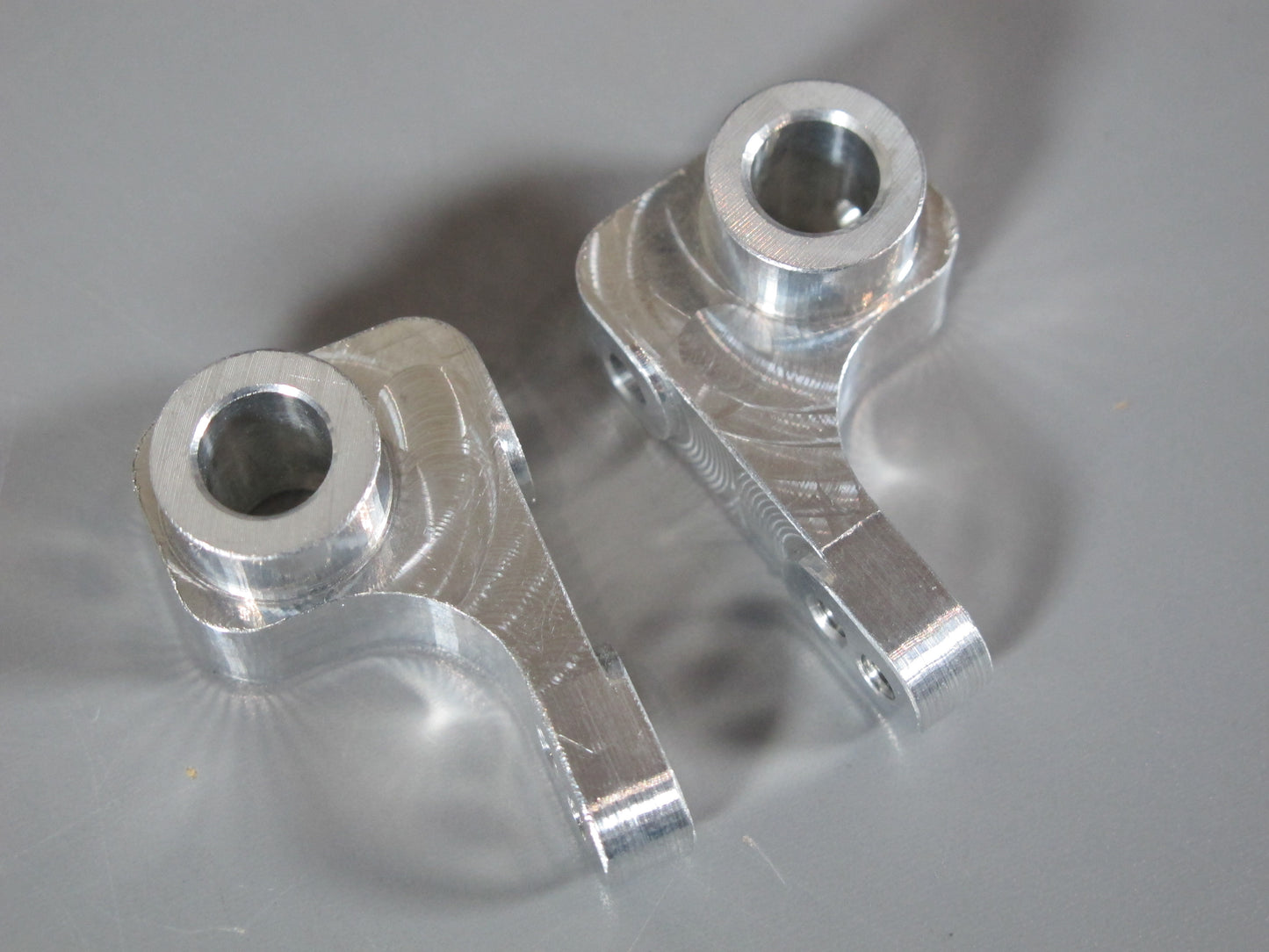 Pair Aluminum Front L/R Upright Steering Swing Arm for Tamiya 1/10 R/C Monster Beetle Blackfoot Mudblaster
