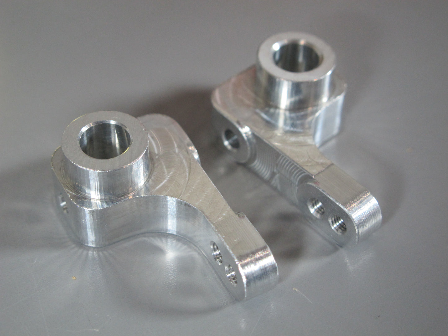 Pair Aluminum Front L/R Upright Steering Swing Arm for Tamiya 1/10 R/C Monster Beetle Blackfoot Mudblaster