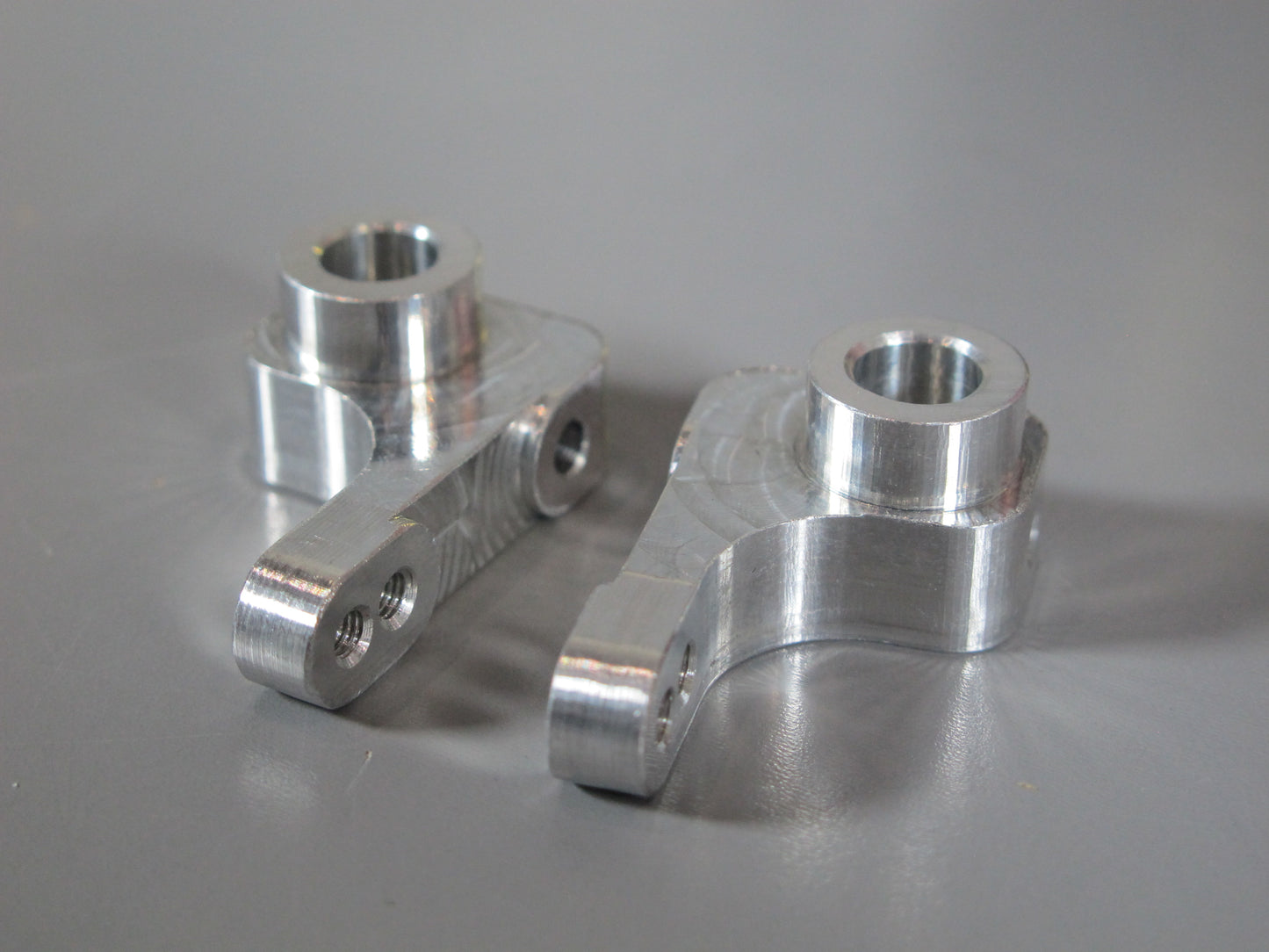 Pair Aluminum Front L/R Upright Steering Swing Arm for Tamiya 1/10 R/C Monster Beetle Blackfoot Mudblaster