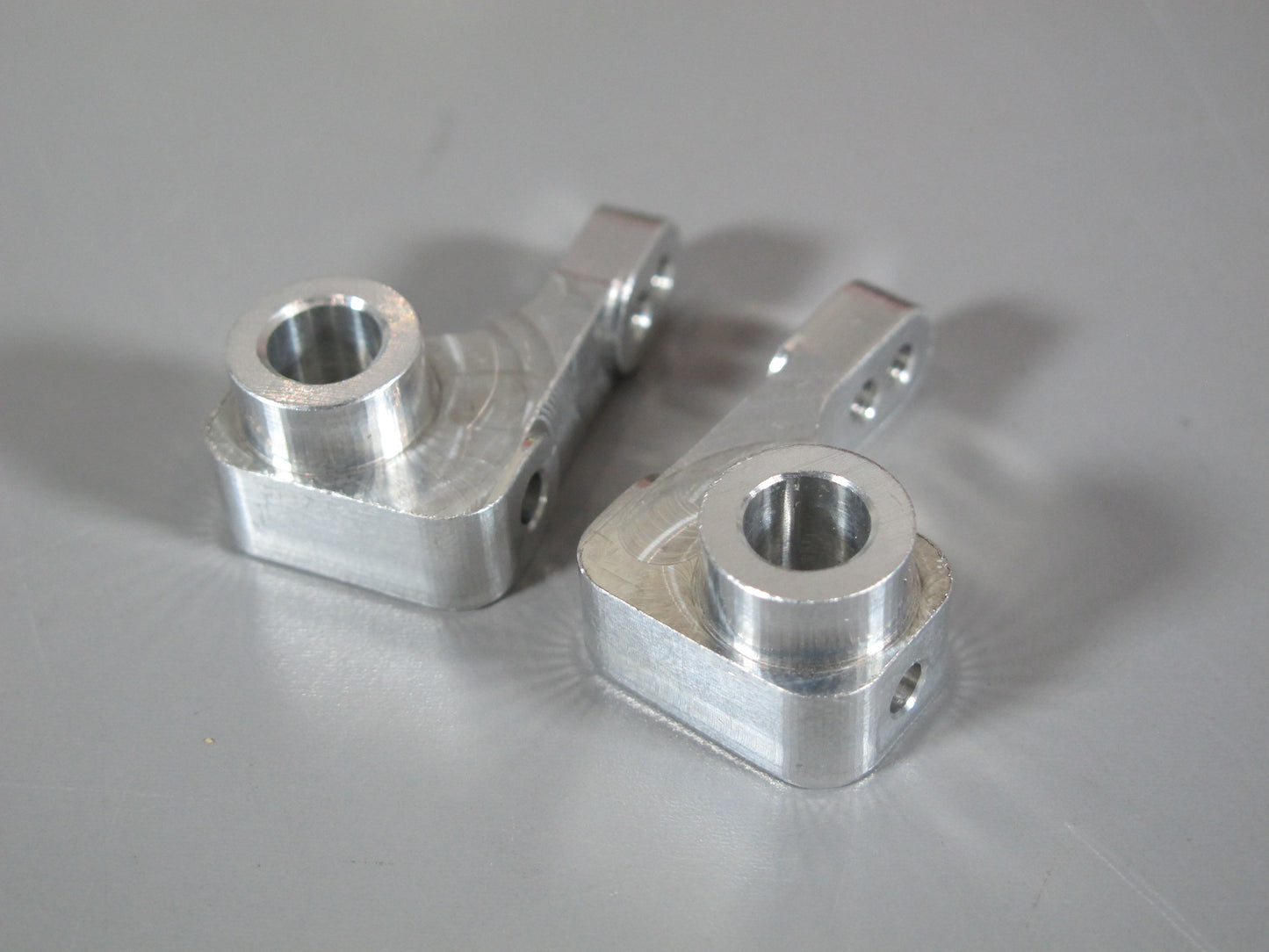 Pair Aluminum Front L/R Upright Steering Swing Arm for Tamiya 1/10 R/C Monster Beetle Blackfoot Mudblaster