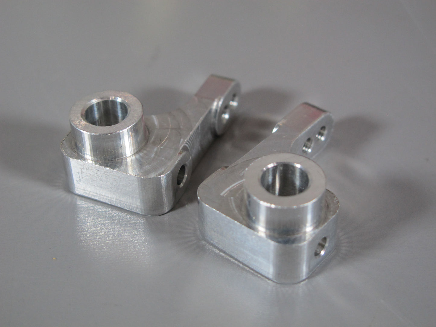 Pair Aluminum Front L/R Upright Steering Swing Arm for Tamiya 1/10 R/C Monster Beetle Blackfoot Mudblaster