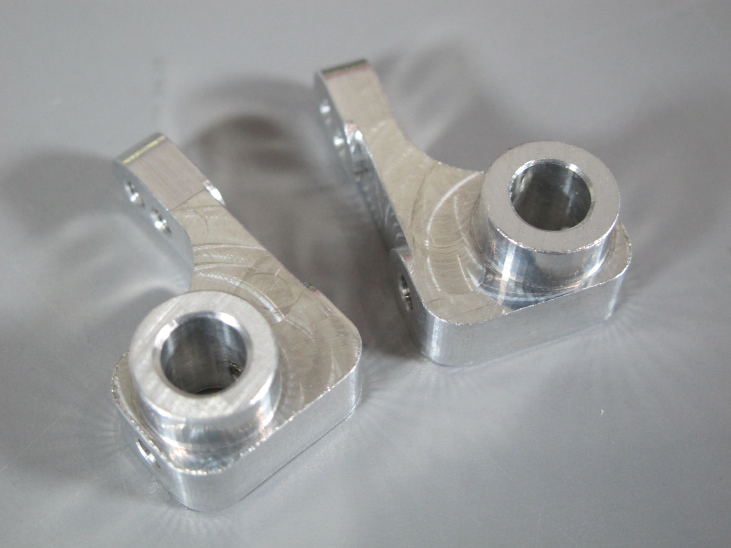 Pair Aluminum Front L/R Upright Steering Swing Arm for Tamiya 1/10 R/C Monster Beetle Blackfoot Mudblaster