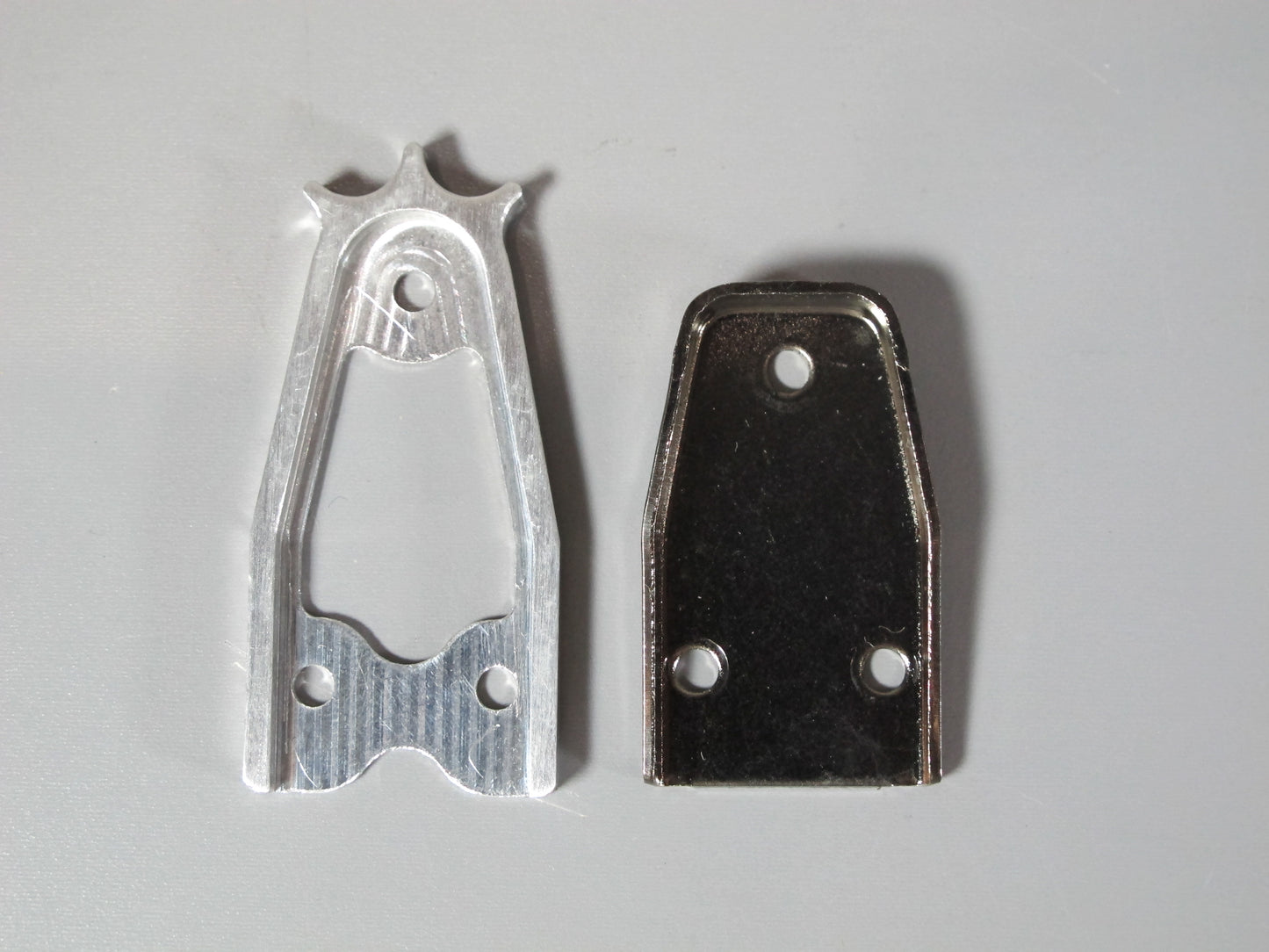 Pair Aluminum Front Style Suspension Mount Plates Bracket for Tamiya 1/14 King Hauler Knight Hauler Grand Hauler Globeliner Aeromax Scania 1/10 Ford F350 Hilux Tundra