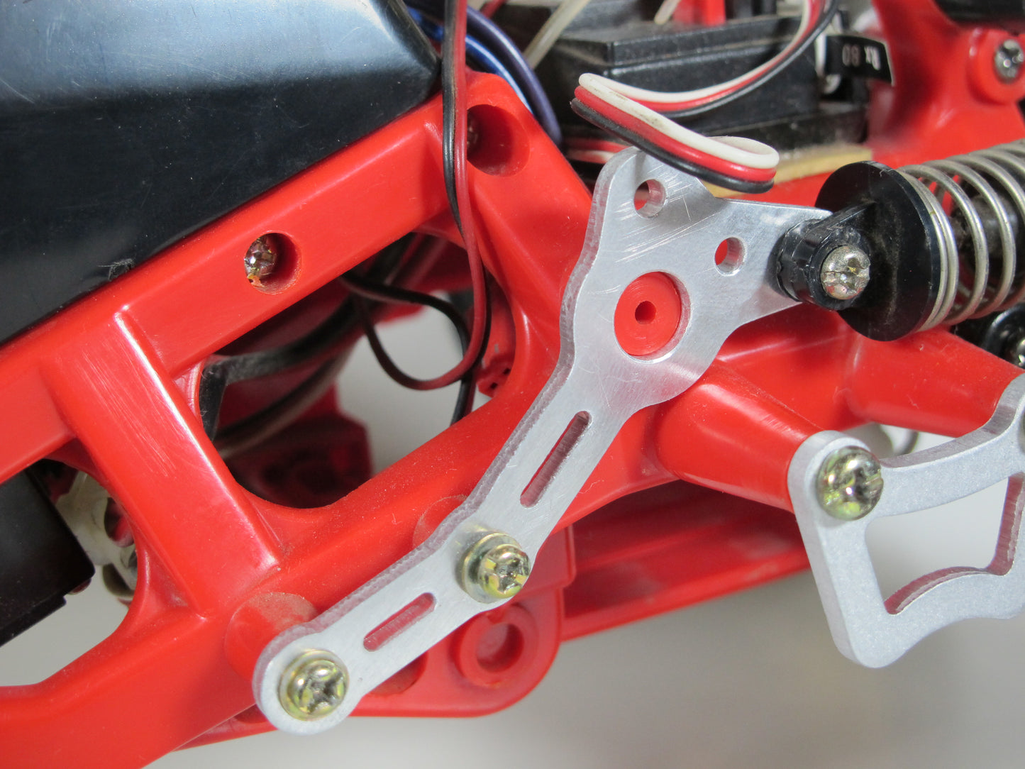 Aluminum Front Suspension Shock Tower & Rear Shock Mount Plate for Tamiya 1/10 R/C Blackfoot Monster Beetle