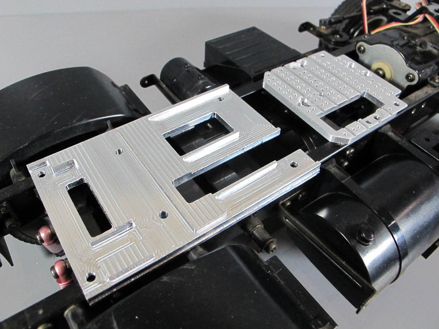 Aluminum F&R Fifth Wheel Coupling Servo Mount Mounting Plate set for Tamiya 1/14 King Hauler Grand Hauler Knight Hauler Globeliner Aeromax Scania Actros Cascadia