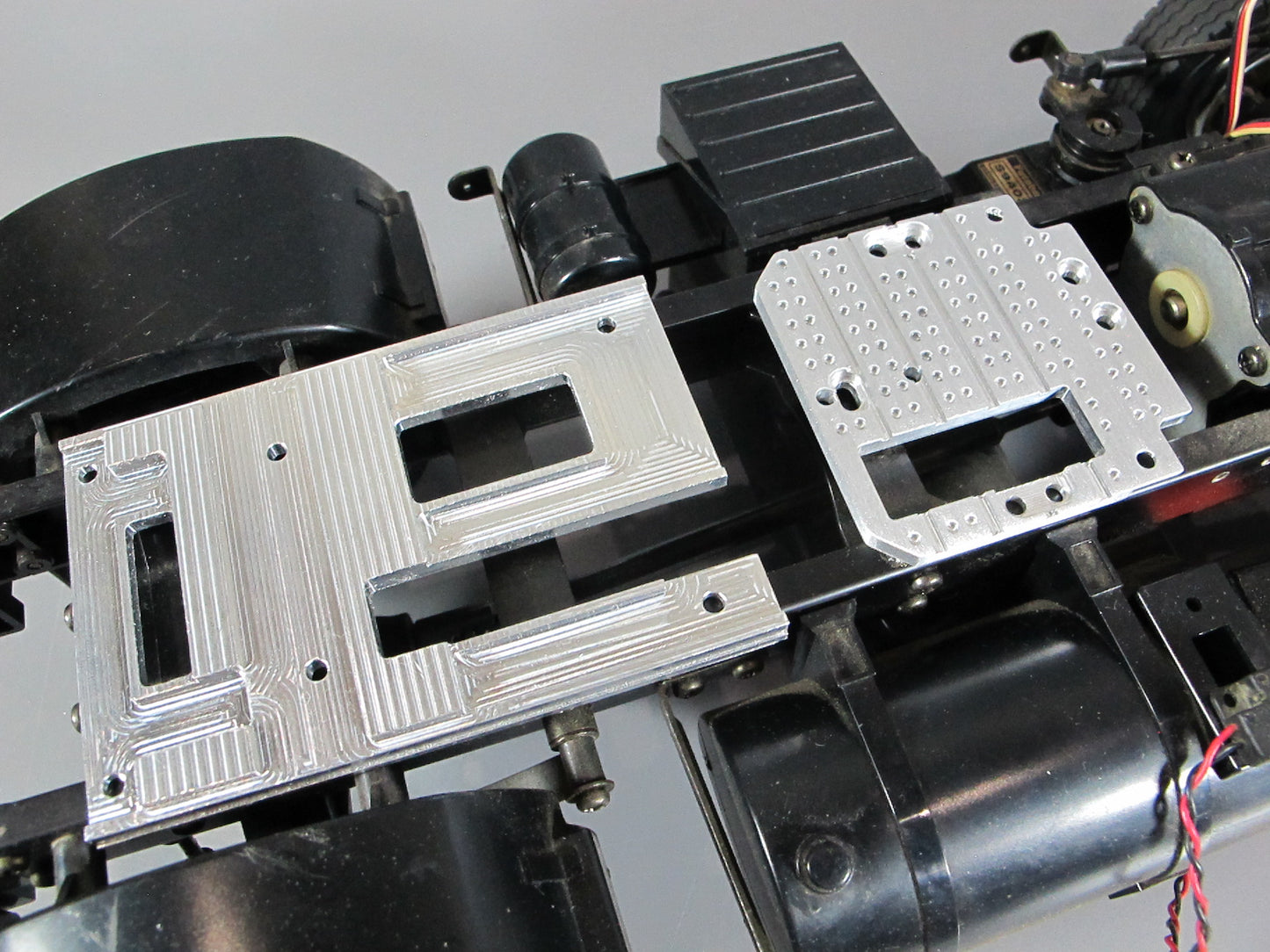 Aluminum F&R Fifth Wheel Coupling Servo Mount Mounting Plate set for Tamiya 1/14 King Hauler Grand Hauler Knight Hauler Globeliner Aeromax Scania Actros Cascadia
