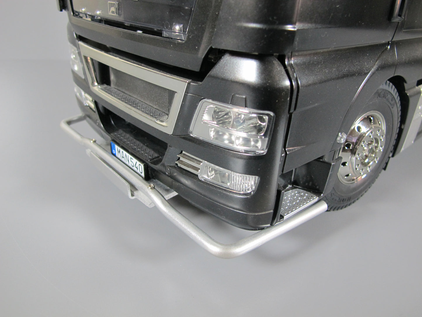 Aluminum Front Lower Bumper Bar Guard for Tamiya R/C 1/14 Semi MAN TGX 26.540 6x4 XLX Tractor Semi Truck