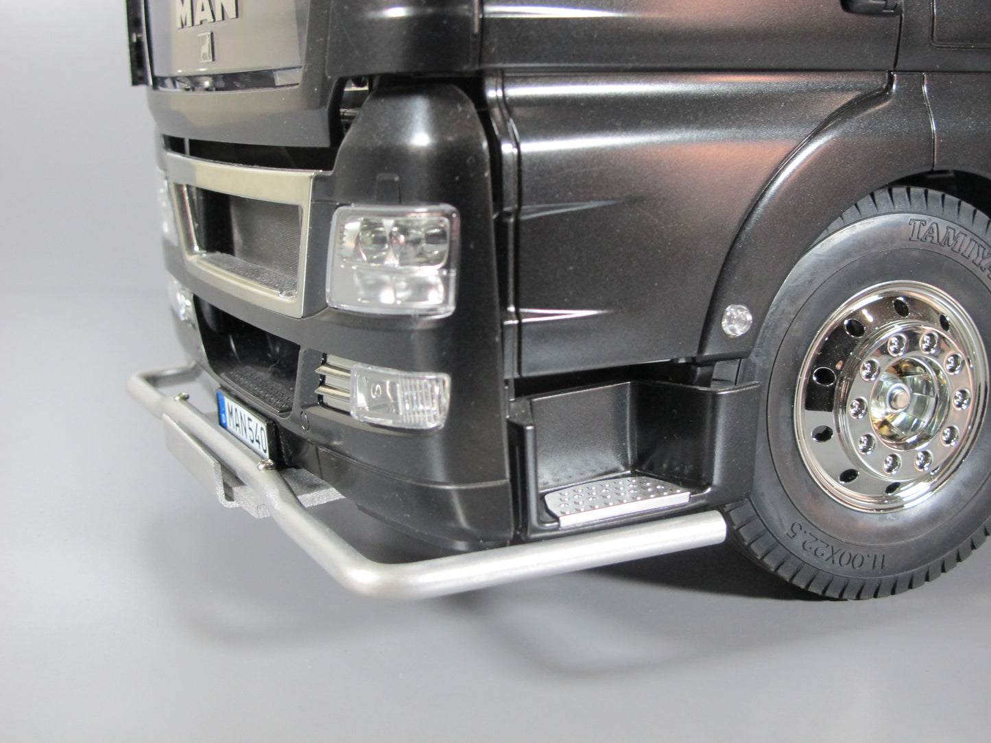 Aluminum Front Lower Bumper Bar Guard for Tamiya R/C 1/14 Semi MAN TGX 26.540 6x4 XLX Tractor Semi Truck