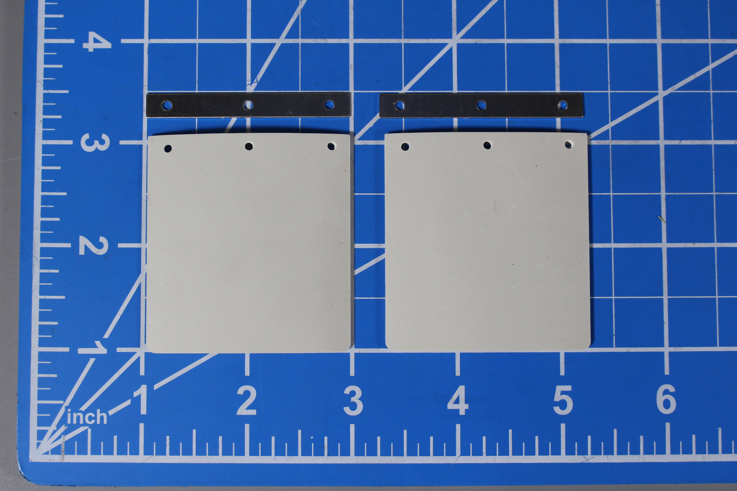 Rear Rubber Pair White Mud Flaps Guard Plate for Tamiya Toy R/C 1/14 King Hauler Knight Hauler Grand Cascadia Aeromax Semi Trailer