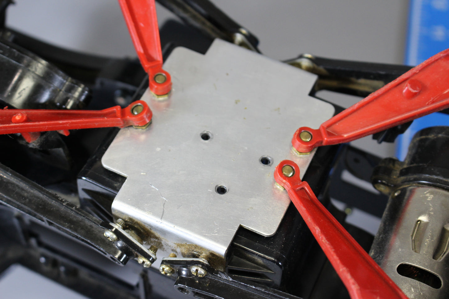 Aluminum Lower Protection Chassis Plate Brace Bracket for Tamiya 1/10 R/C Bullhead Super Clodbuster