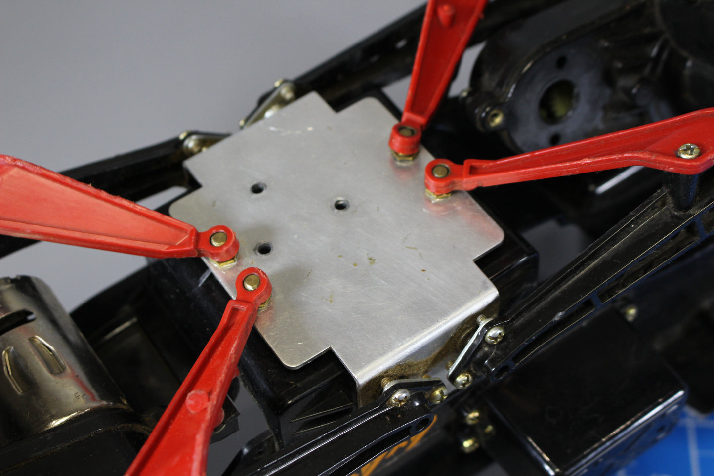 Aluminum Lower Protection Chassis Plate Brace Bracket for Tamiya 1/10 R/C Bullhead Super Clodbuster