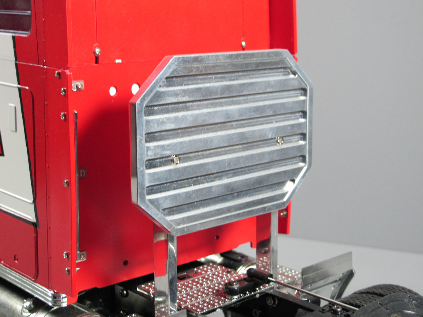 Aluminum Rear Back Chassis Mount Headache Rack Stand Plate for Tamiya R/C Toy 1/14 King Hauler Knight Hauler Grand Hauler Semi Globeliner Scania Freightliner Aeromax