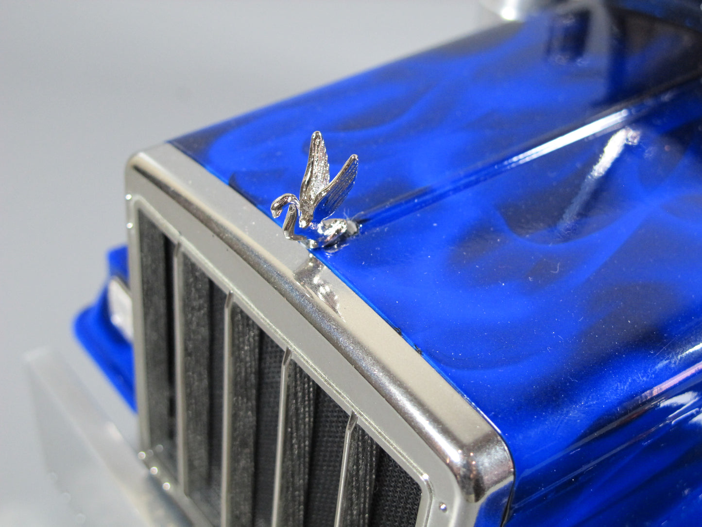Front Hood 2.4cm Grill Ornament Emblem Swan for Tamiya R/C Toy 1/14 King Hauler Grand Hauler Aeromax Knight Hauler Cascadia Semi Truck