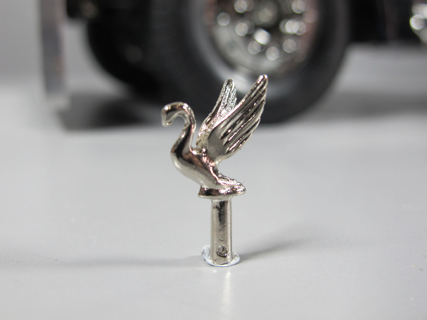 Front Hood 2.4cm Grill Ornament Emblem Swan for Tamiya R/C Toy 1/14 King Hauler Grand Hauler Aeromax Knight Hauler Cascadia Semi Truck