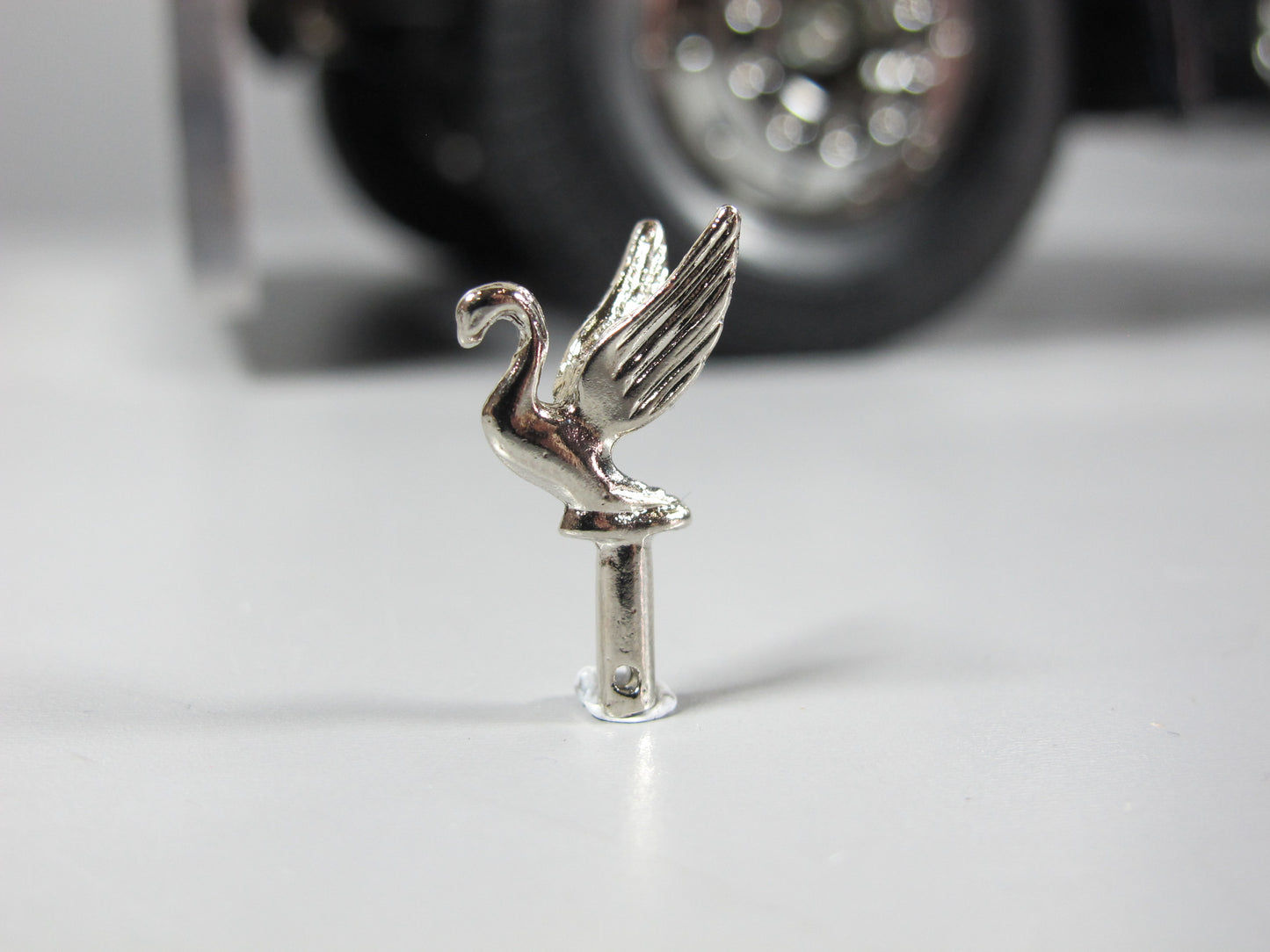 Front Hood 2.4cm Grill Ornament Emblem Swan for Tamiya R/C Toy 1/14 King Hauler Grand Hauler Aeromax Knight Hauler Cascadia Semi Truck