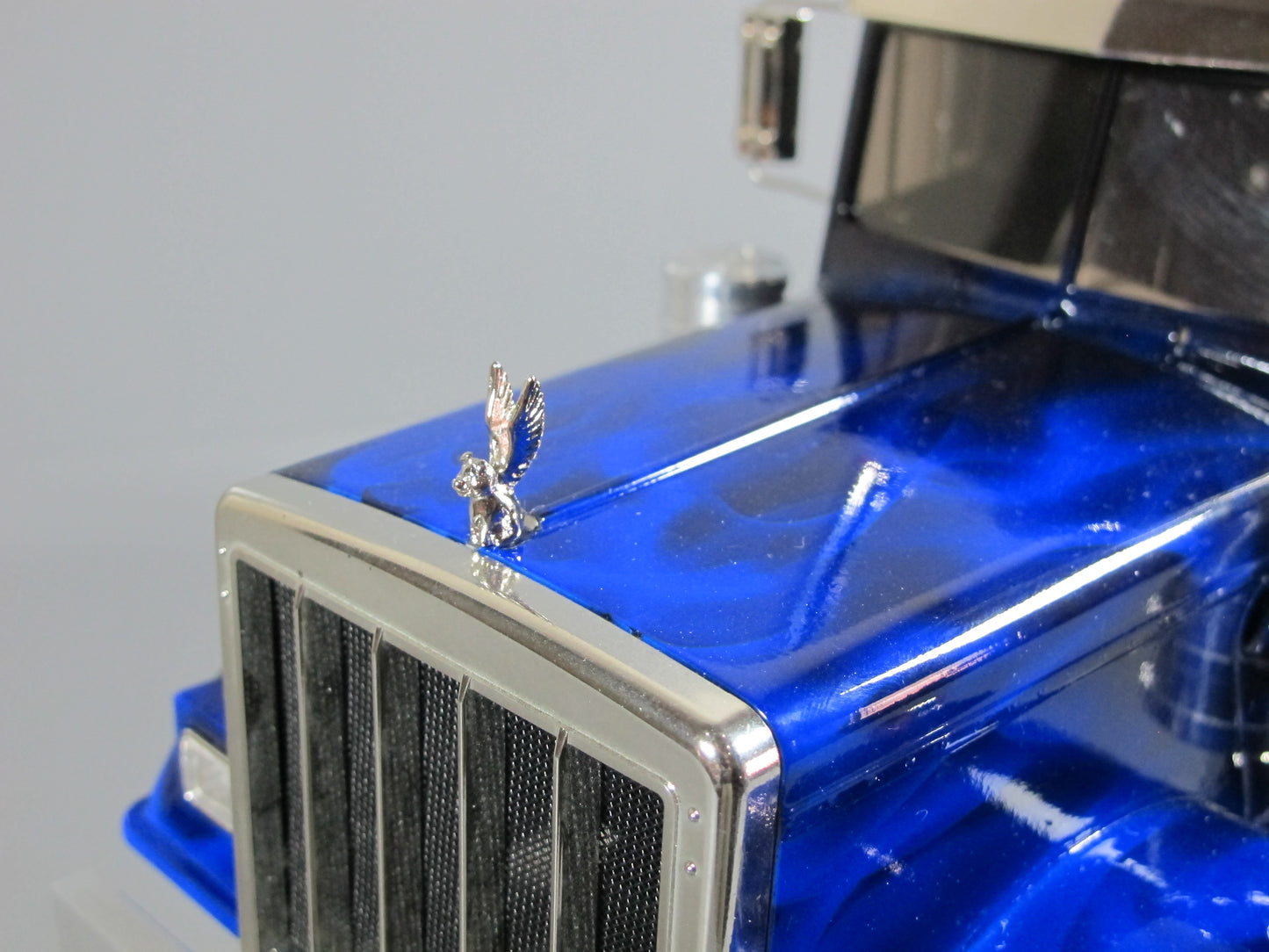 Front Hood Grill Ornament Emblem Angel Pig for "TOY" Tamiya 1/14 Knight Hauler Grand Hauler King Hauler Aeromax Cascadia