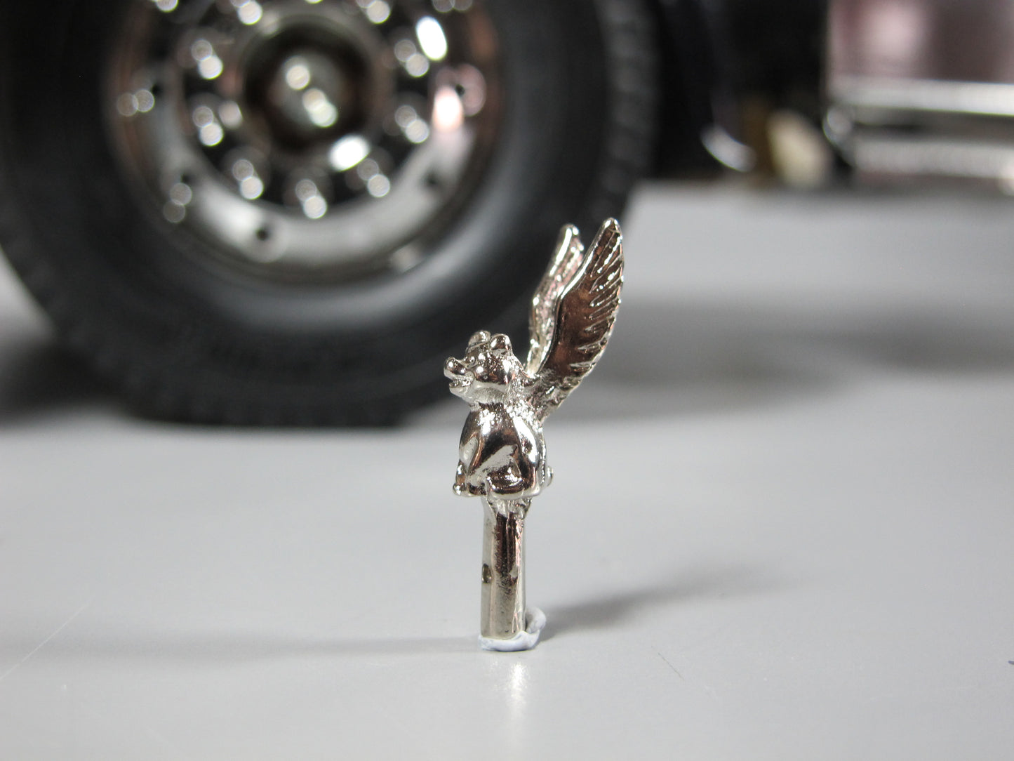 Front Hood Grill Ornament Emblem Angel Pig for "TOY" Tamiya 1/14 Knight Hauler Grand Hauler King Hauler Aeromax Cascadia