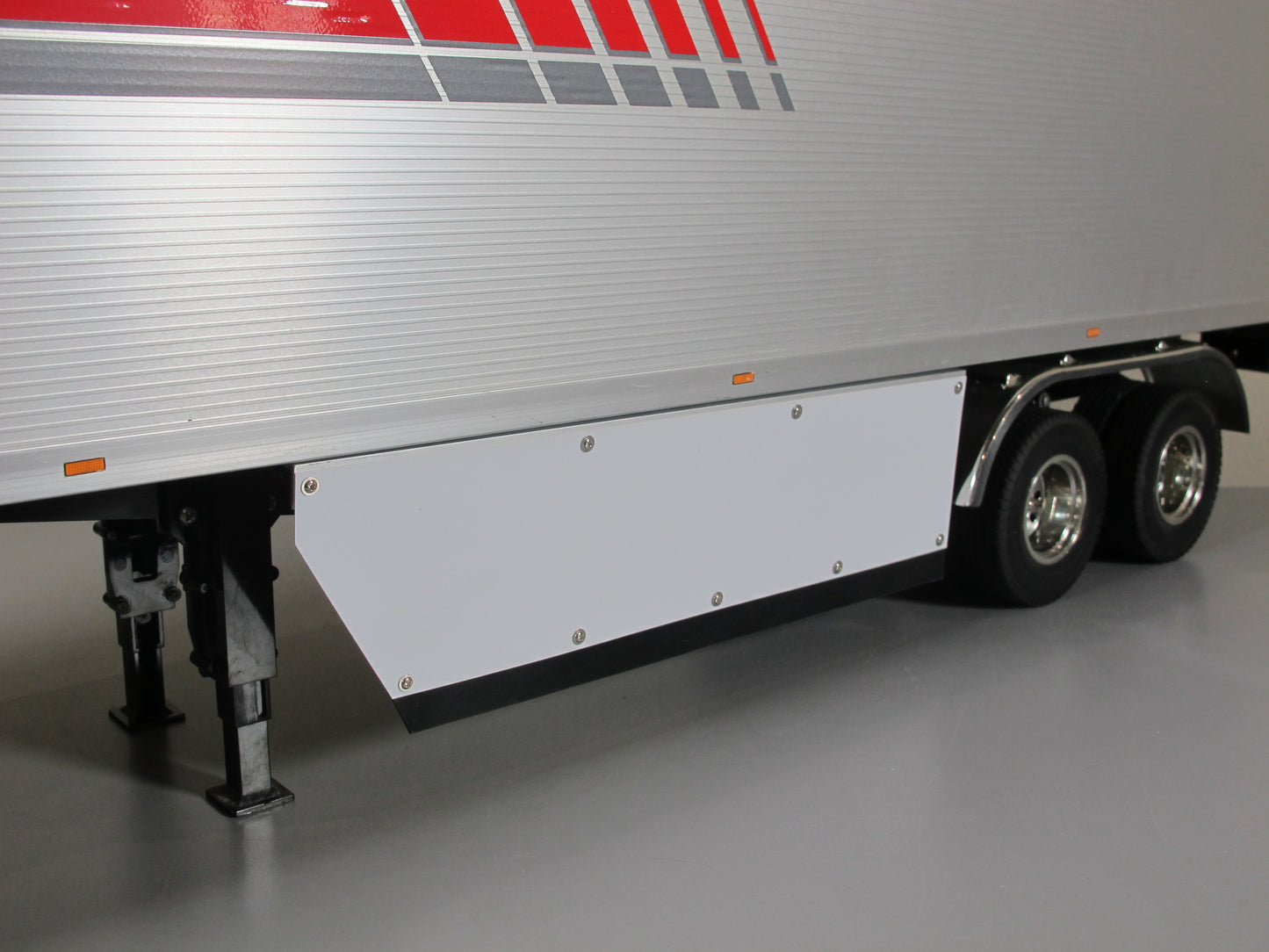 Aluminum Mount Side Protection Plastic + Rubber Flap Guard for Tamiya Toy R/C 1/14 Semi King Hauler Grand Hauler Tractor Flatbed Trailer