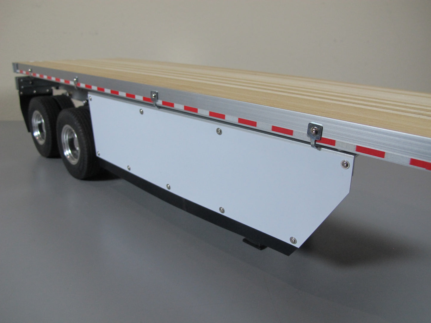 Aluminum Mount Side Protection Plastic + Rubber Flap Guard for Tamiya Toy R/C 1/14 Semi King Hauler Grand Hauler Tractor Flatbed Trailer