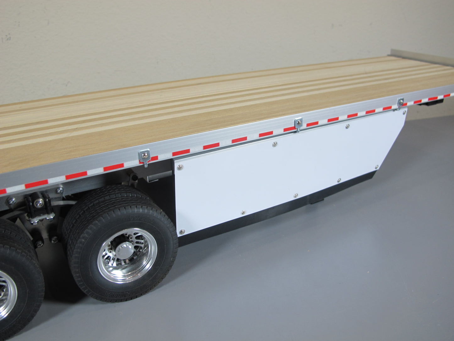 Aluminum Mount Side Protection Plastic + Rubber Flap Guard for Tamiya Toy R/C 1/14 Semi King Hauler Grand Hauler Tractor Flatbed Trailer