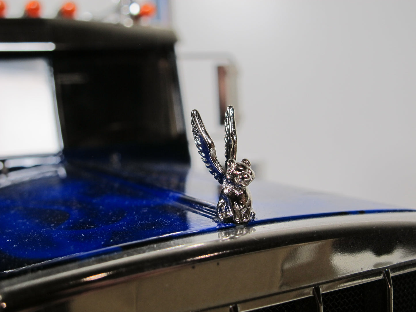 Front Hood Grill Ornament Emblem Angel Pig for "TOY" Tamiya 1/14 Knight Hauler Grand Hauler King Hauler Aeromax Cascadia