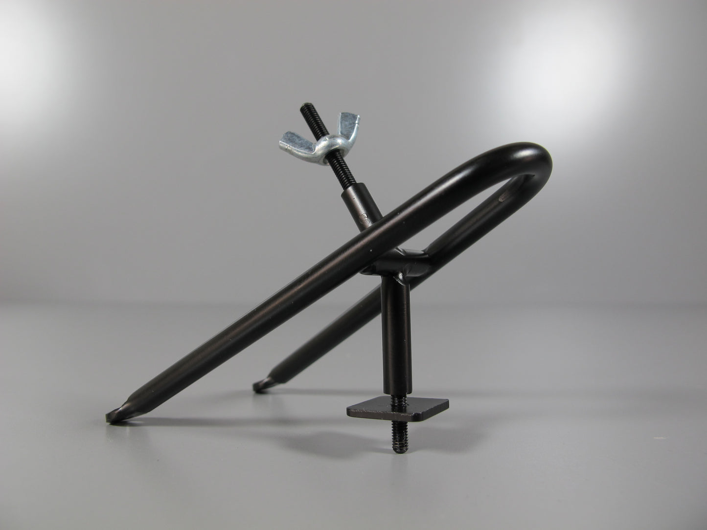 Metal Toy Truck Trunk Bed Mount Spare Tire Rack Stand for R/C Car Truck Tamiya Traxxas Kyosho Axial 1/10 F350 Hilux Tundra Clodbuster Blackfoot
